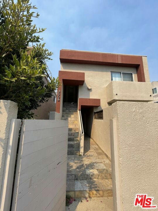 3008 PACIFIC AVE, VENICE, CA 90291, photo 1 of 8