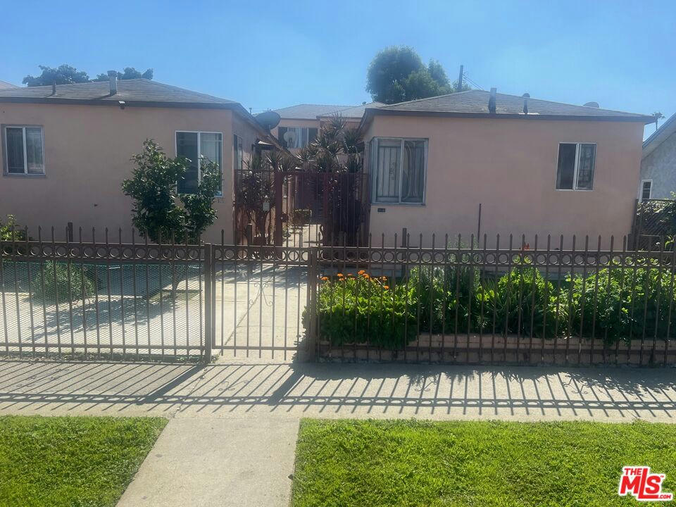 1030 W 94TH ST, LOS ANGELES, CA 90044, photo 1 of 8
