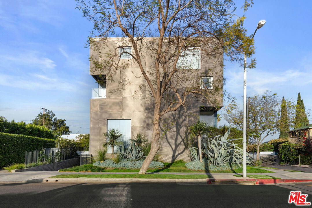 7917 WILLOUGHBY AVE UNIT 4, LOS ANGELES, CA 90046, photo 1 of 56