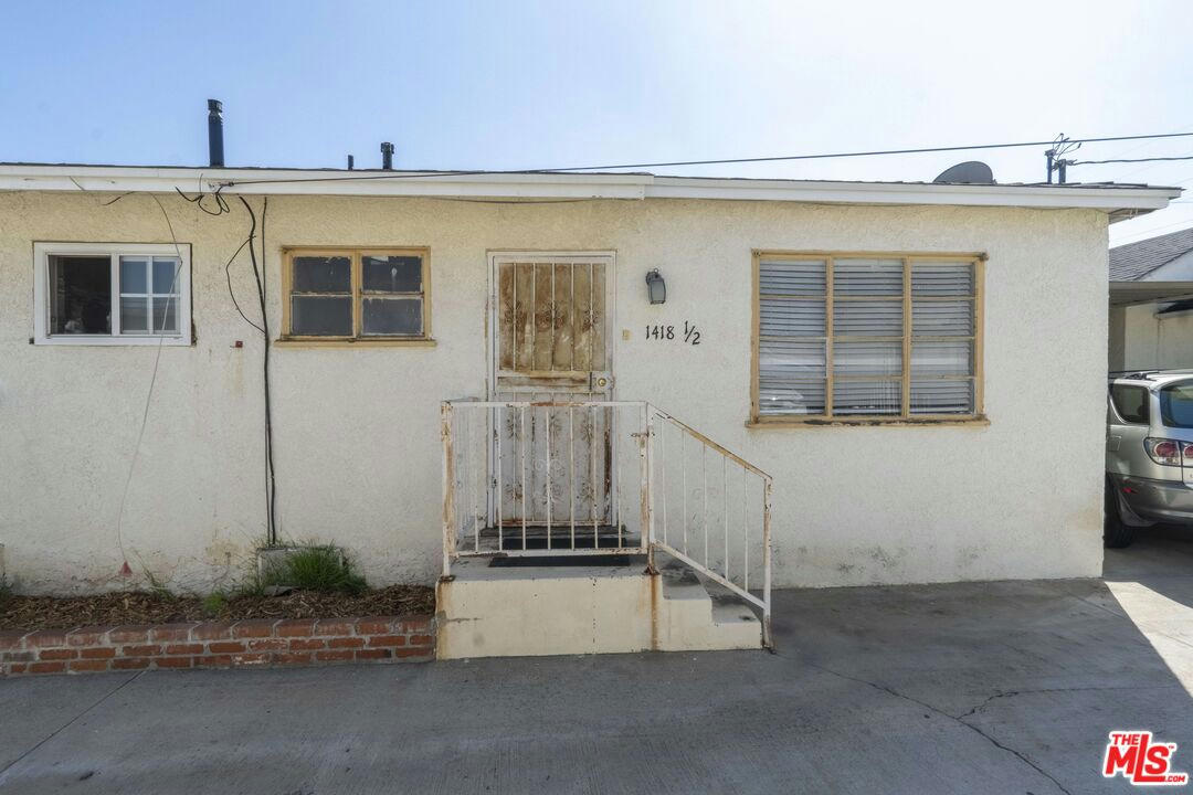 1418 W 97TH ST, LOS ANGELES, CA 90047, photo 1 of 7