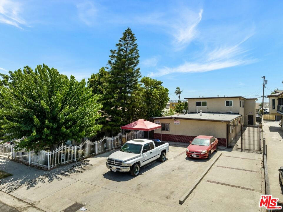 840 W 52ND ST, LOS ANGELES, CA 90037, photo 1 of 3