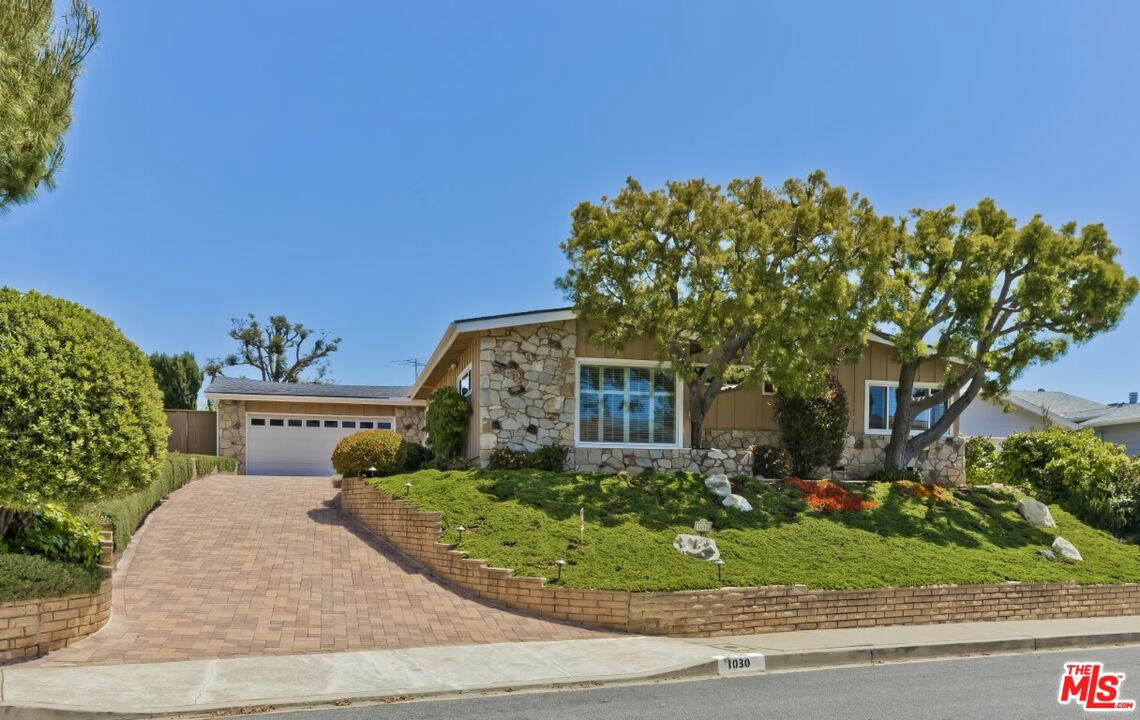 1030 GLENHAVEN DR, PACIFIC PALISADES, CA 90272, photo 1 of 33