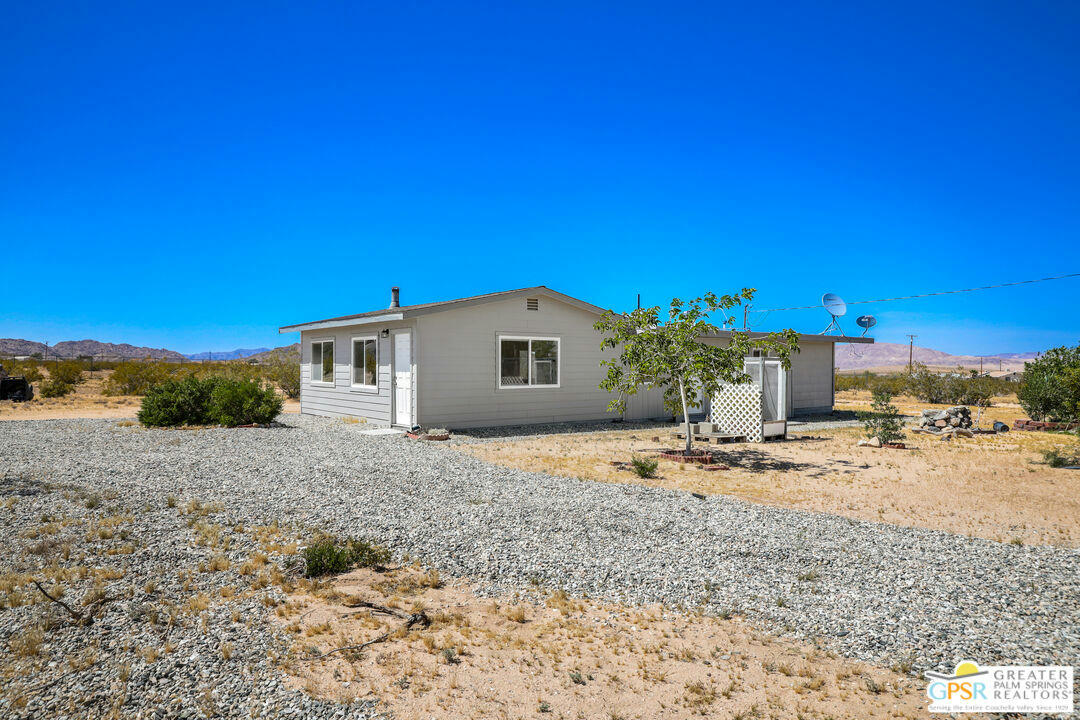 2244 BOOTH RD, LANDERS, CA 92285, photo 1 of 37