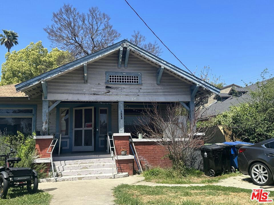 4511 KINGSWELL AVE, LOS ANGELES, CA 90027, photo 1 of 2